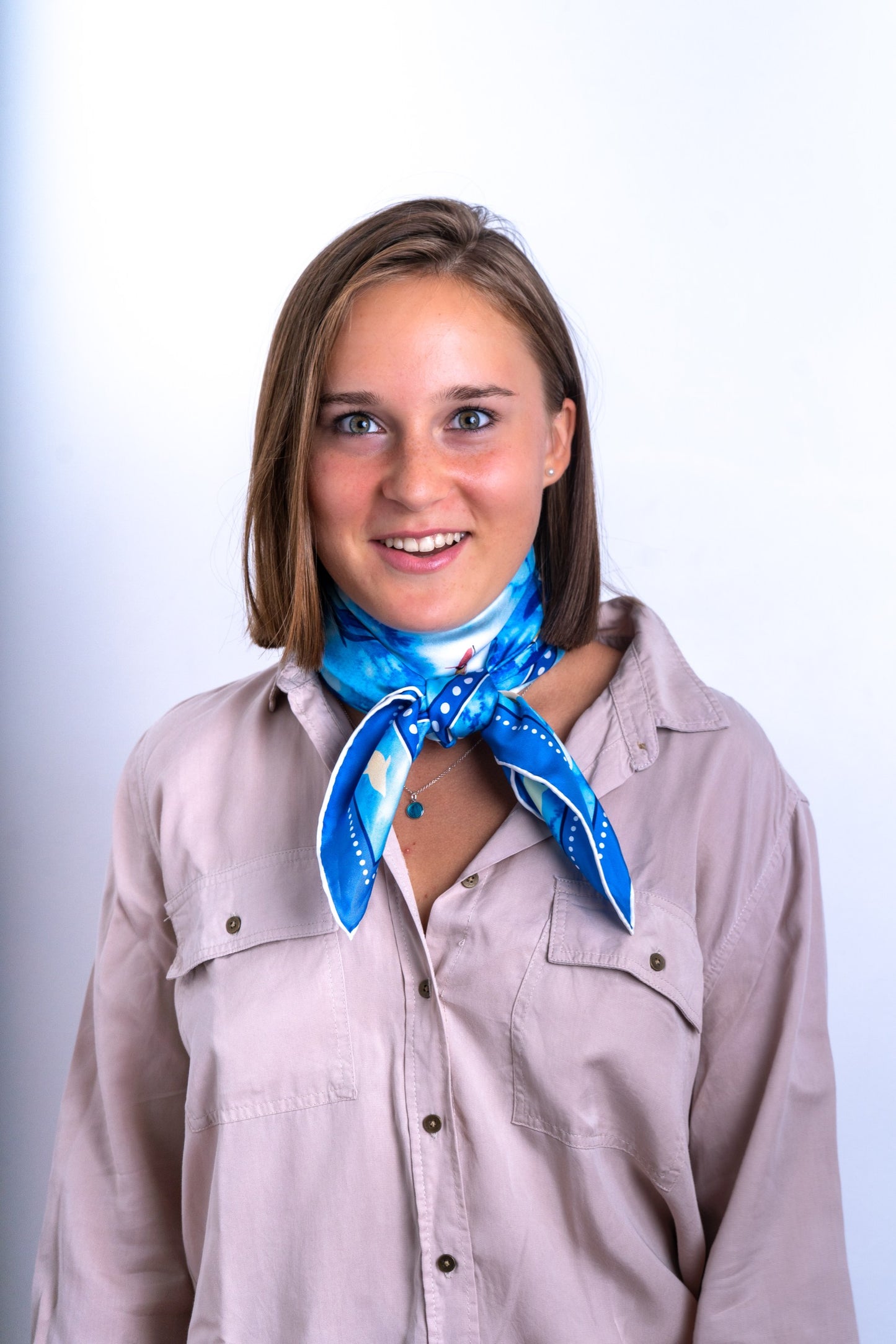 🌊 Foulard en soie “Souffle de la mer” — Édition limitée 🌊